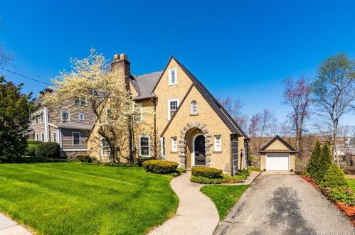 72 Country Club Rd, Waterbury, CT 06762-3113