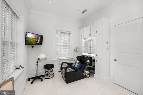 3210 R St, Washington DC  20024-3419 exterior