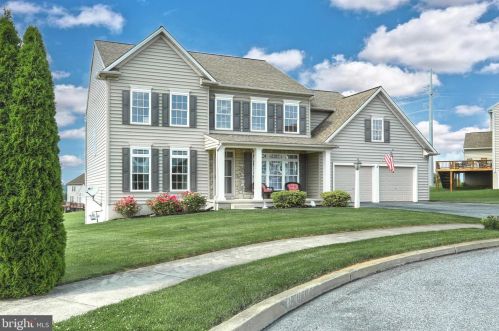 716 Connolly Dr, Red Lion, PA 17356-9419