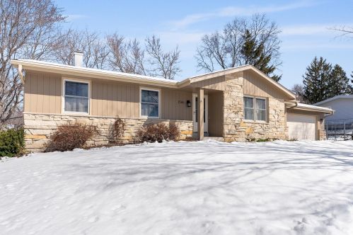 1566 Dover Dr, Waukesha WI  53186-6332 exterior