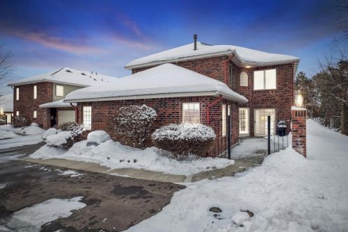 1706 Hunter Hill Rd, Hudson, WI 54016-5827