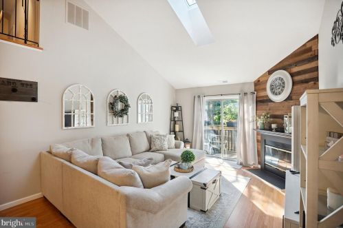 1177 Tristram Cir, West Deptford, NJ 08051-2205