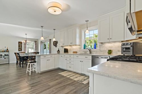 41 Orlando Dr, South Kingstown RI  02882-4416 exterior