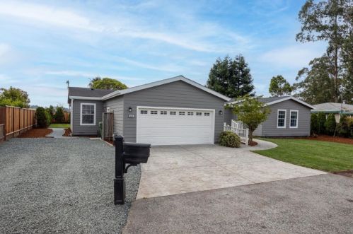 534 Magnolia St, Princeton By The Sea, CA 94019-2014
