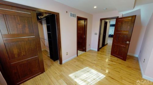 33 Berkshire Rd, Old Bridge NJ  08857-1601 exterior