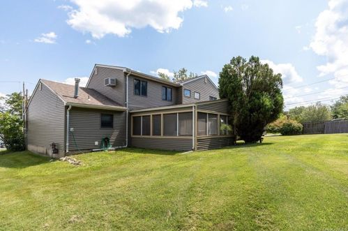 15 Quaker Ridge Rd, Westtown, NY 10998-3019