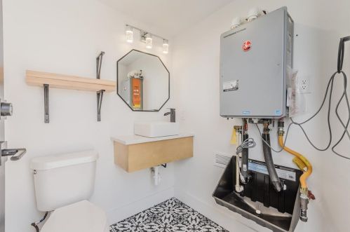 2036 Calypso St, Dallas TX 75212-1720 exterior