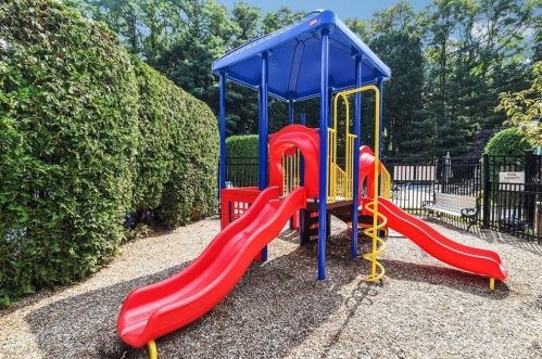 1408 Pondcrest Ln, White Plains NY  10607-1357 exterior