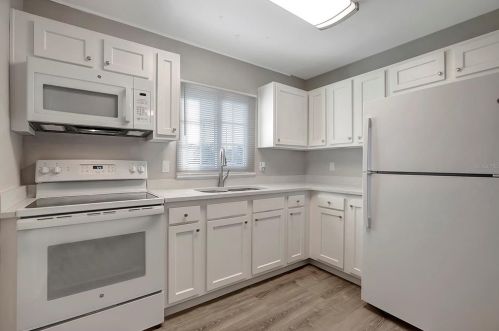 9780 Park Lake Dr, Pinellas Park FL  33782-3563 exterior