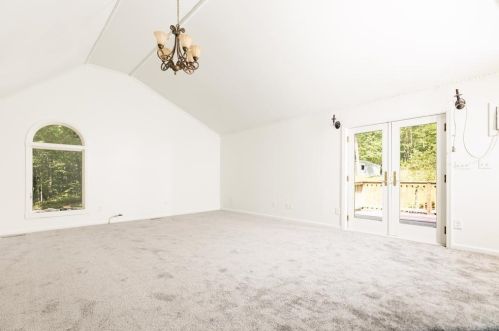 11 Oldham Rd, Raymond NH  03077-1609 exterior