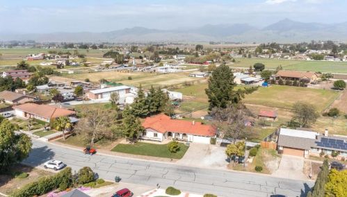 105 Daffodil Dr, Hollister CA  95023-3103 exterior