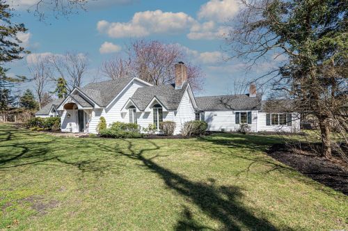 71 Old Field Rd, Strongs Neck, NY 11733-1669
