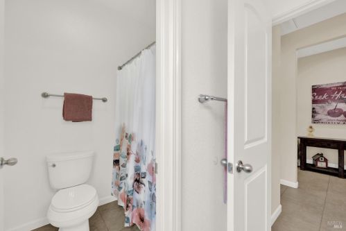 8001 Finchley Ct, Vacaville CA  95687-8253 exterior