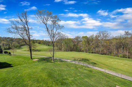 229 Hickory Heights Dr, Bridgeville, PA 15017-1084