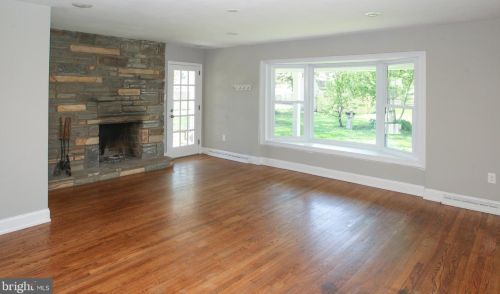 102 Parkway Ave, Wilmington, DE 19809-2127