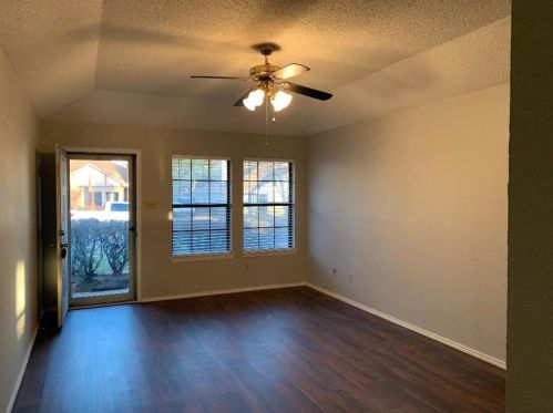 2805 Brittany Dr, Euless TX  76039-7601 exterior