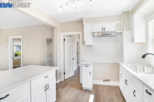 1490 76th Ave, Oakland CA  94621-2709 exterior