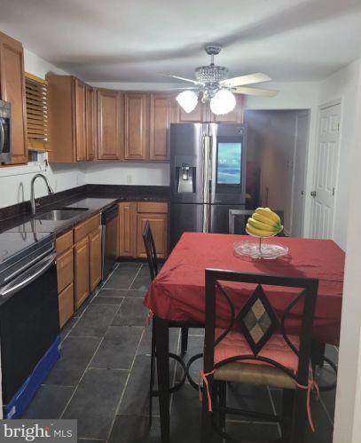 605 Crawford Ave, Dover, DE 19901-4607