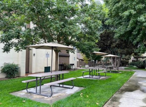 3701 Colonial Dr, Modesto CA  95356-1267 exterior