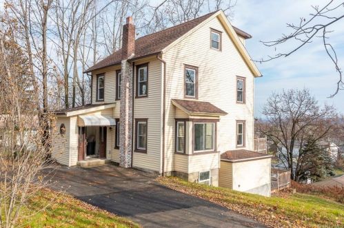 25 Orchard St, Marlborough, NY 12542-6152