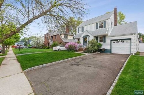 137 Romaine Ave, Maywood, NJ 07607-1948