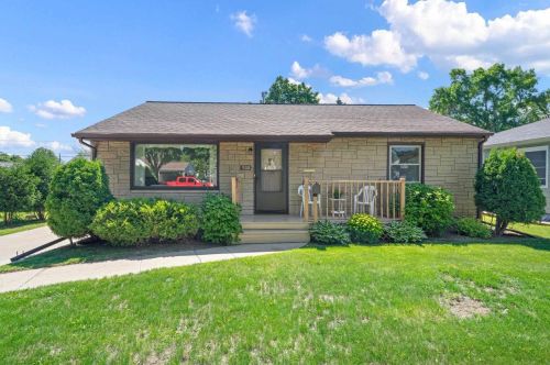 908 Thrush St, Green Bay, WI 54303-4332