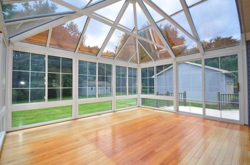 156 Carriage Way, Windsor CT 06095-2008 exterior