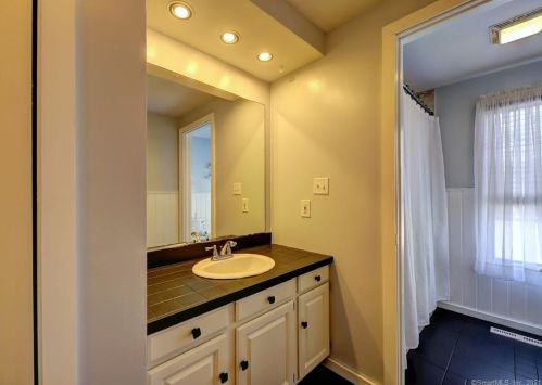 53 Alison Ave, Wallingford CT 06492-3302 exterior