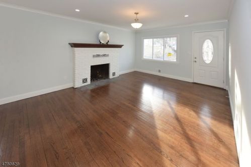 32 Dacotah Ave, Oakland, NJ 07436-2113