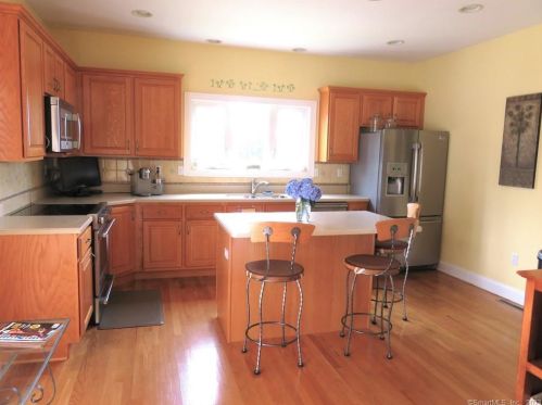 7 Balsam Rdg Cir, Wallingford CT 06492-4377 exterior