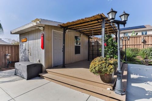 229 Woodlake St, Lake Elsinore CA  92530-1891 exterior