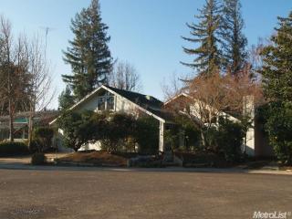 6813 Zerillo Dr, Riverbank, CA 95367-2119