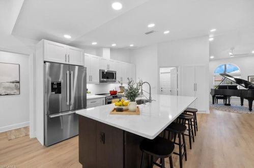 10461 Regent Cir, Naples FL  34109-1571 exterior