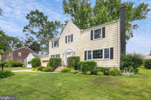215 Oakwood Rd, Wilmington, DE 19803-3132