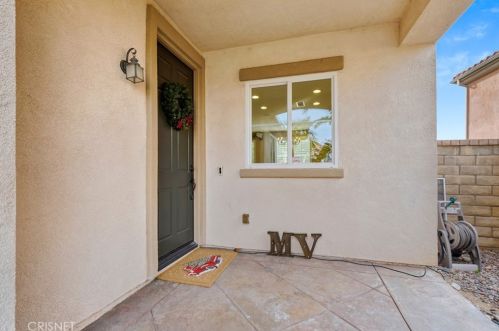 19920 Holly Dr, Santa Clarita CA  91350-3698 exterior