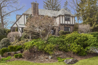6 South Dr, Larchmont, NY 10538-1213