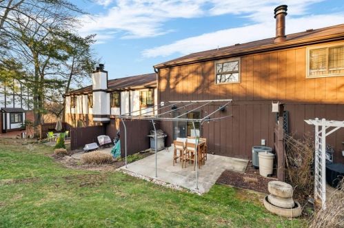 107 Forest Edge Dr, Sewickley PA  15143-8928 exterior