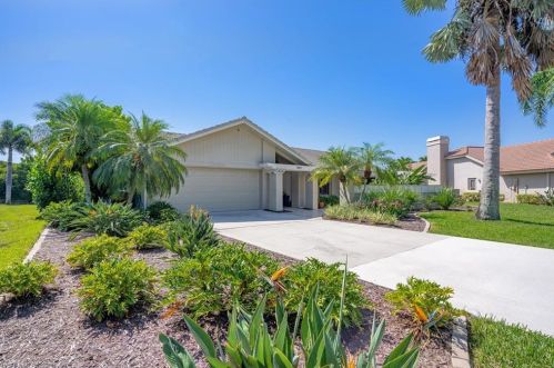 9891 El Greco Cir, Bonita Springs, FL 34135-6824