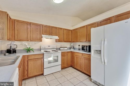 202 Birdie Rd, Locust Grove, VA 22508-5116
