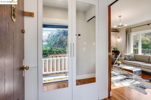 5912 Fremont St, Oakland CA 94608-2217 exterior