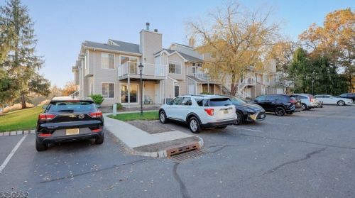 15 Ray Ct, Bedminster NJ  07921-1632 exterior