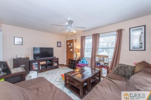 146 Oakmanor Pkwy, South Plainfield NJ  07080-4923 exterior