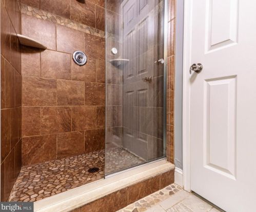 8 Kings Ct, Auburn NJ  08085-5033 exterior