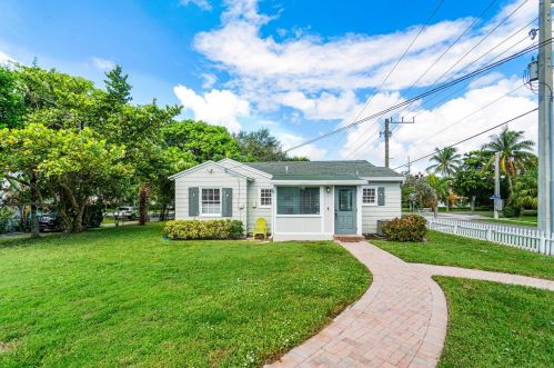 145 Swinton Ave, Delray Beach FL  33444-2633 exterior
