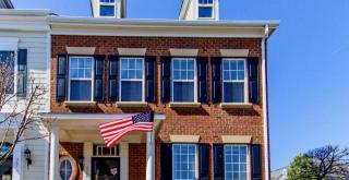 777 Monument Ave, Woodbridge, VA 22191-5423