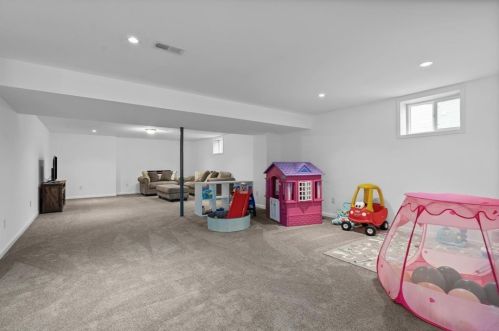 1350 Sandstone Dr, Mc Donald PA  15057-2592 exterior