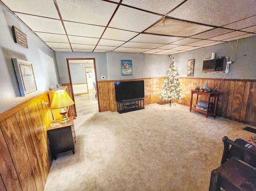 718 Cumberland Ave, New Castle, PA 16101-3439