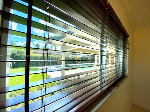 5750 112 Ter, Hialeah FL  33012-2573 exterior