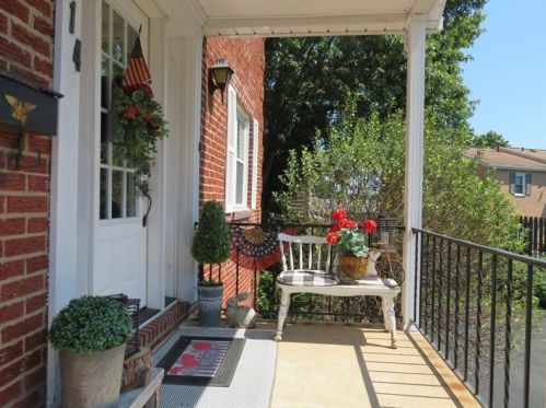 114 Woodstone Ln, New Kensington, PA 15068-4642
