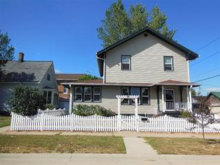72 22nd Ave, Clinton, IA 52732-2448